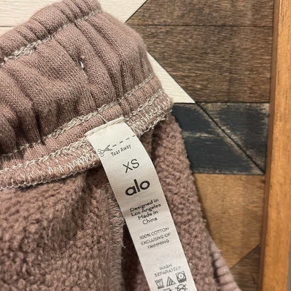 ALO Yoga Ombre Sweatpants - Picture 7 of 9